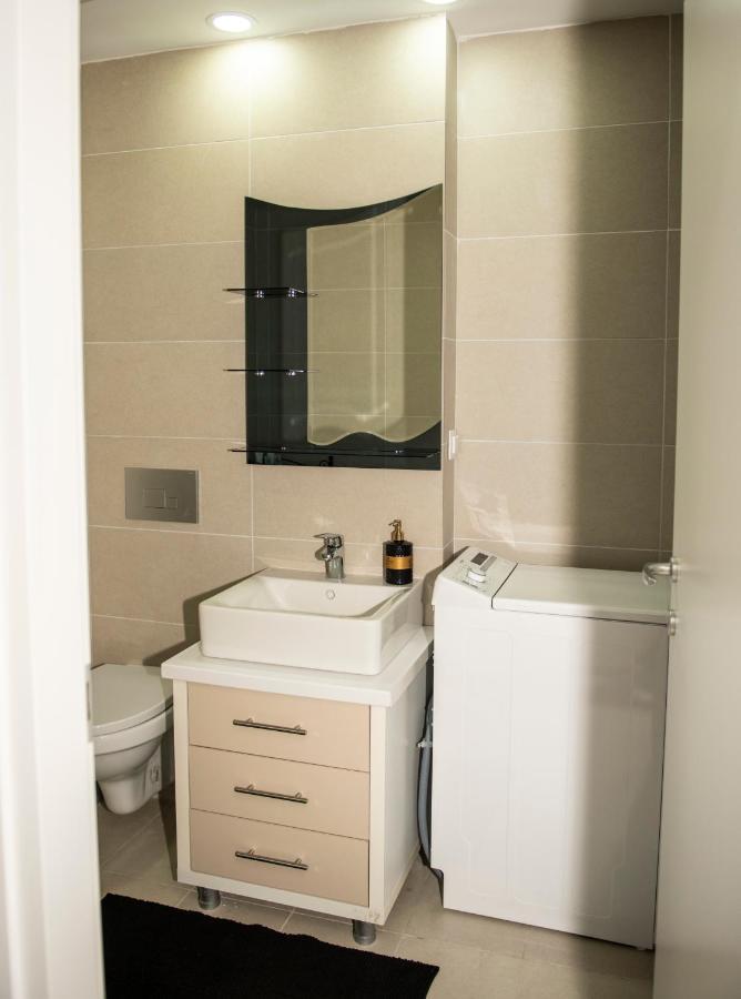 Raphael Apartment North Bucharest Cosmopolis Stefanestii de Jos Bagian luar foto
