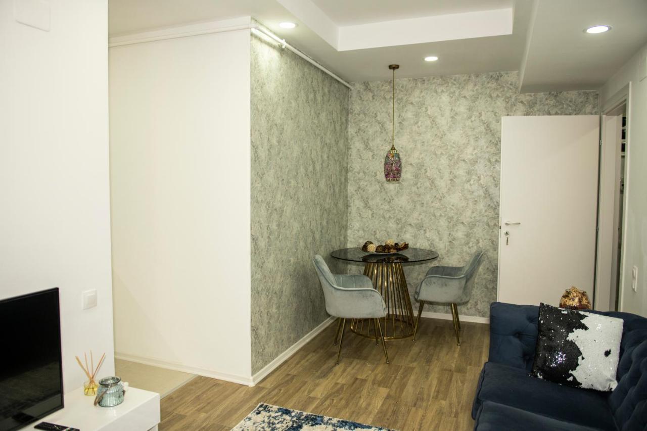 Raphael Apartment North Bucharest Cosmopolis Stefanestii de Jos Bagian luar foto